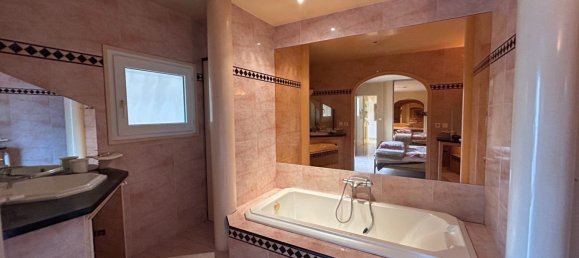 Villa de 4 dormitorios en Bourgoin-Jallieu, France No. 195385 20