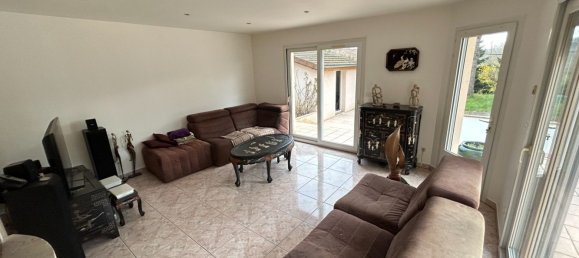 Villa de 4 dormitorios en Bourgoin-Jallieu, France No. 195385 8