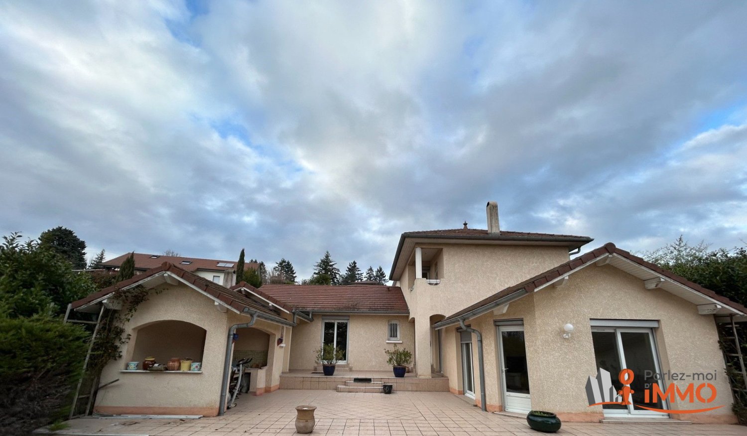 Villa de 4 dormitorios en Bourgoin-Jallieu, France No. 195385