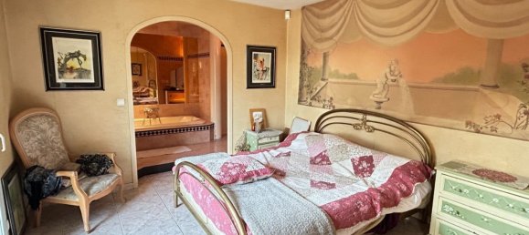 Villa de 4 dormitorios en Bourgoin-Jallieu, France No. 195385 10