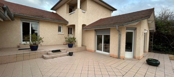 Villa de 4 dormitorios en Bourgoin-Jallieu, France No. 195385 12