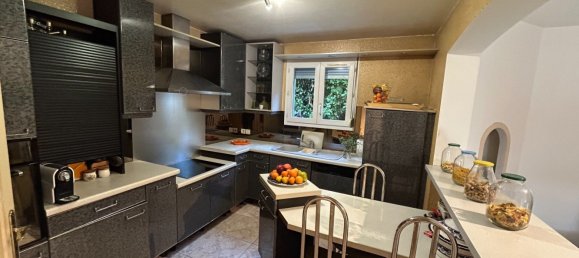 Villa de 4 dormitorios en Bourgoin-Jallieu, France No. 195385 2