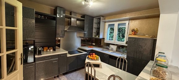 Villa de 4 dormitorios en Bourgoin-Jallieu, France No. 195385 19