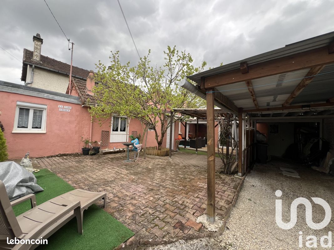 1 غرف نوم منزل في La Chapelle-Saint-Luc, France رقم 154401