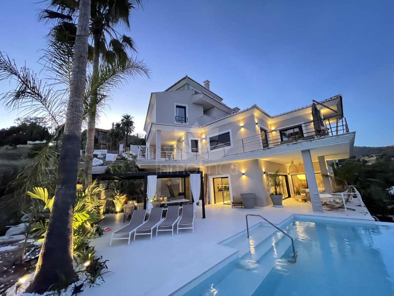 7 bedrooms Villa in Marbella, Spain No. 33843