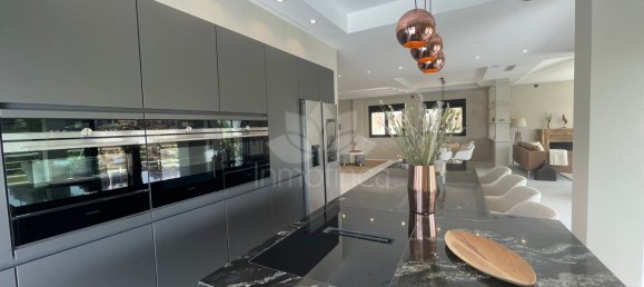 7 bedrooms Villa in Marbella, Spain No. 33843 10