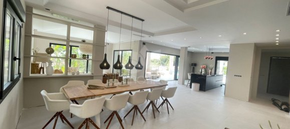 7 bedrooms Villa in Marbella, Spain No. 33843 13