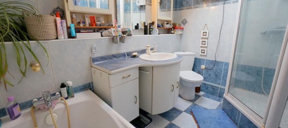 3 bedrooms House in Epone, France No. 318516 17