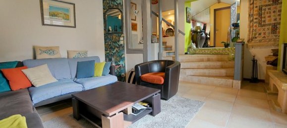 3 bedrooms House in Epone, France No. 318516 8