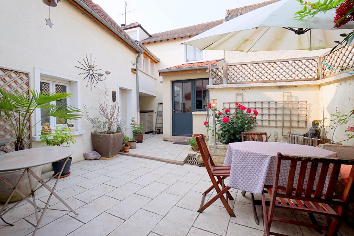 3 bedrooms House in Epone, France No. 318516