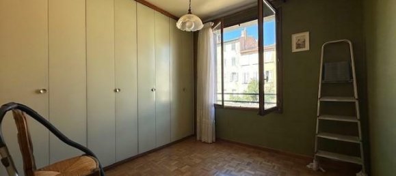 3 bedrooms Apartment in Marseille, France No. 284775 8