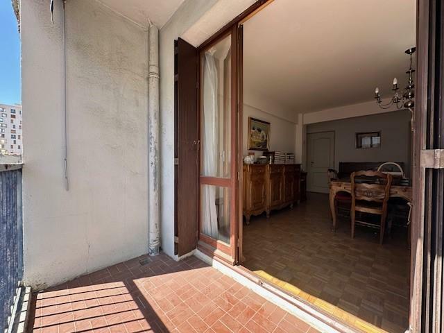 3 bedrooms Apartment in Marseille, France No. 284775