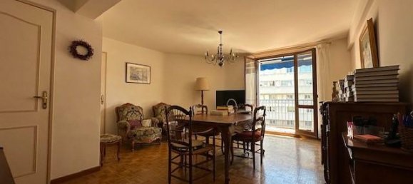 3 bedrooms Apartment in Marseille, France No. 284775 3