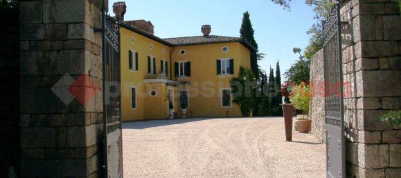 Вилла с 5 комнатами в Перуджа, Италия № 145546 5