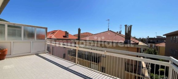 2 bedrooms Penthouse in Spotorno, Italy No. 271637 4