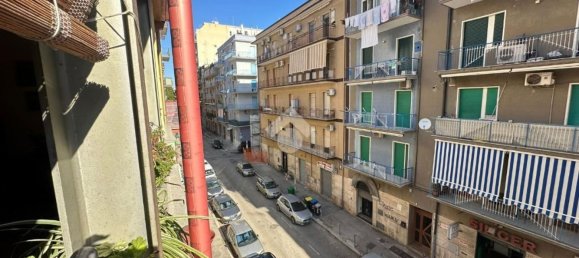 Apartamento de 3 dormitorios en Foggia, Italy No. 378064 8