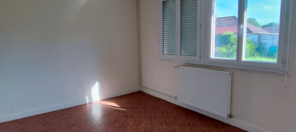 2 bedrooms House in Gien, France No. 66929 9