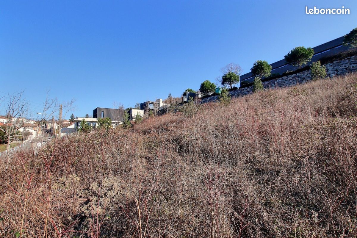 755m² Land in Clermont-Ferrand, France No. 91851