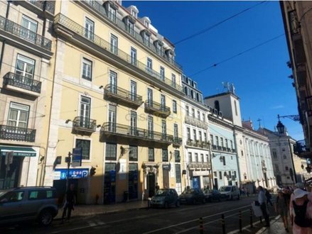 44m² Office in Lisbon, Portugal No. 94122