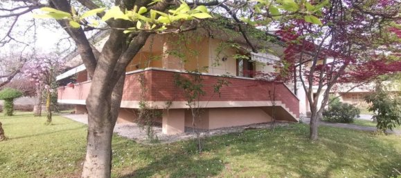 6 rooms Villa in Pordenone, Italy No. 270033 5