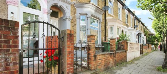 5 bedrooms House in Forest Gate, United Kingdom No. 4630 2