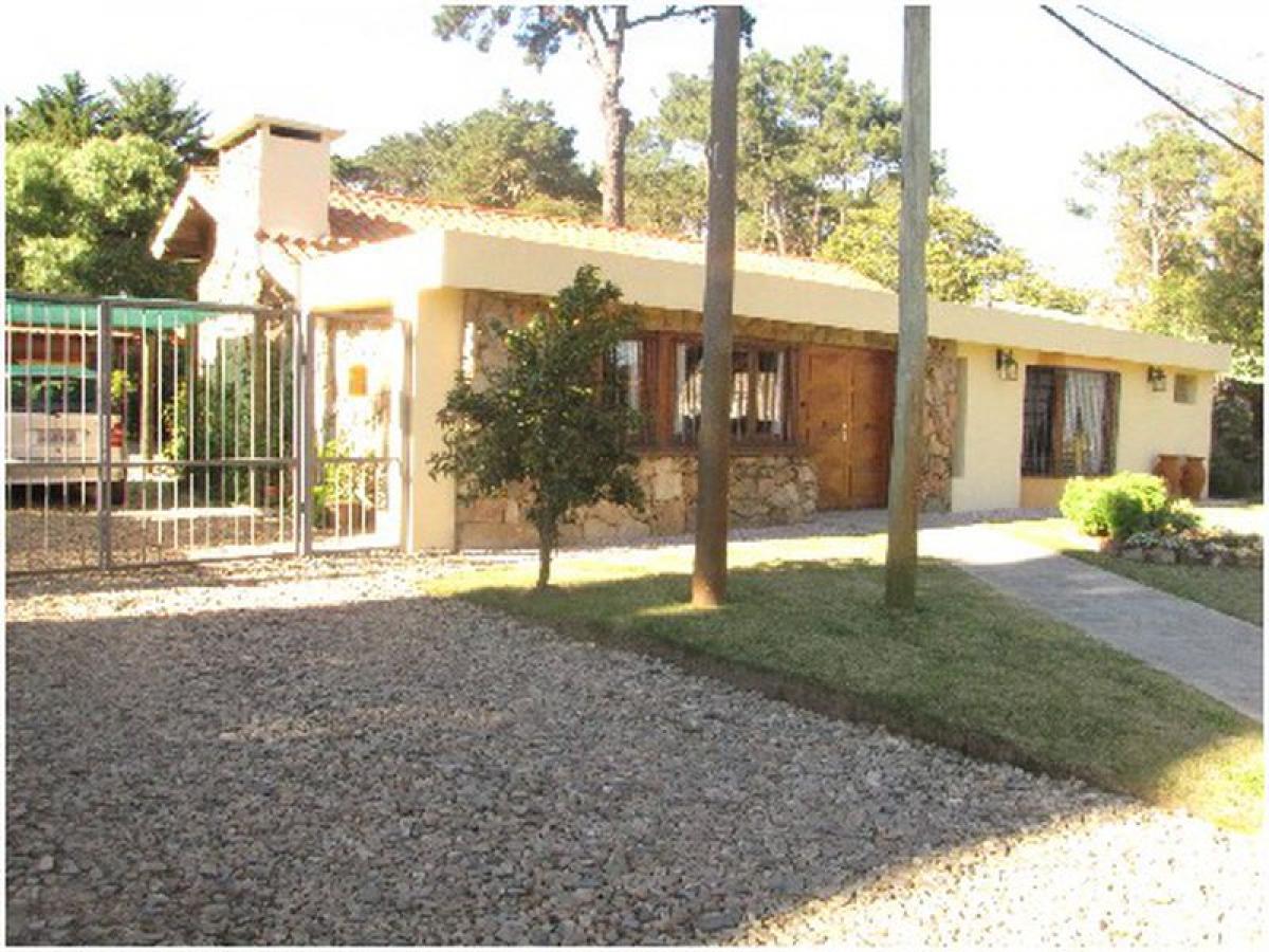 3 bedrooms House in Maldonado, Uruguay No. 4496