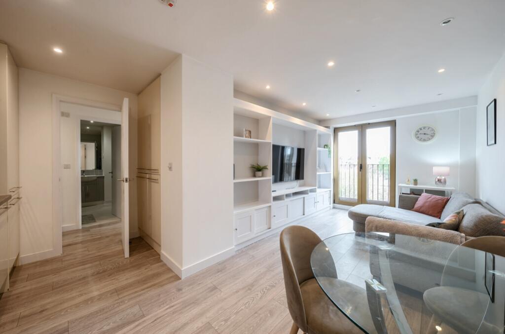 2 bedrooms Apartment in Sutton, United Kingdom No. 13524