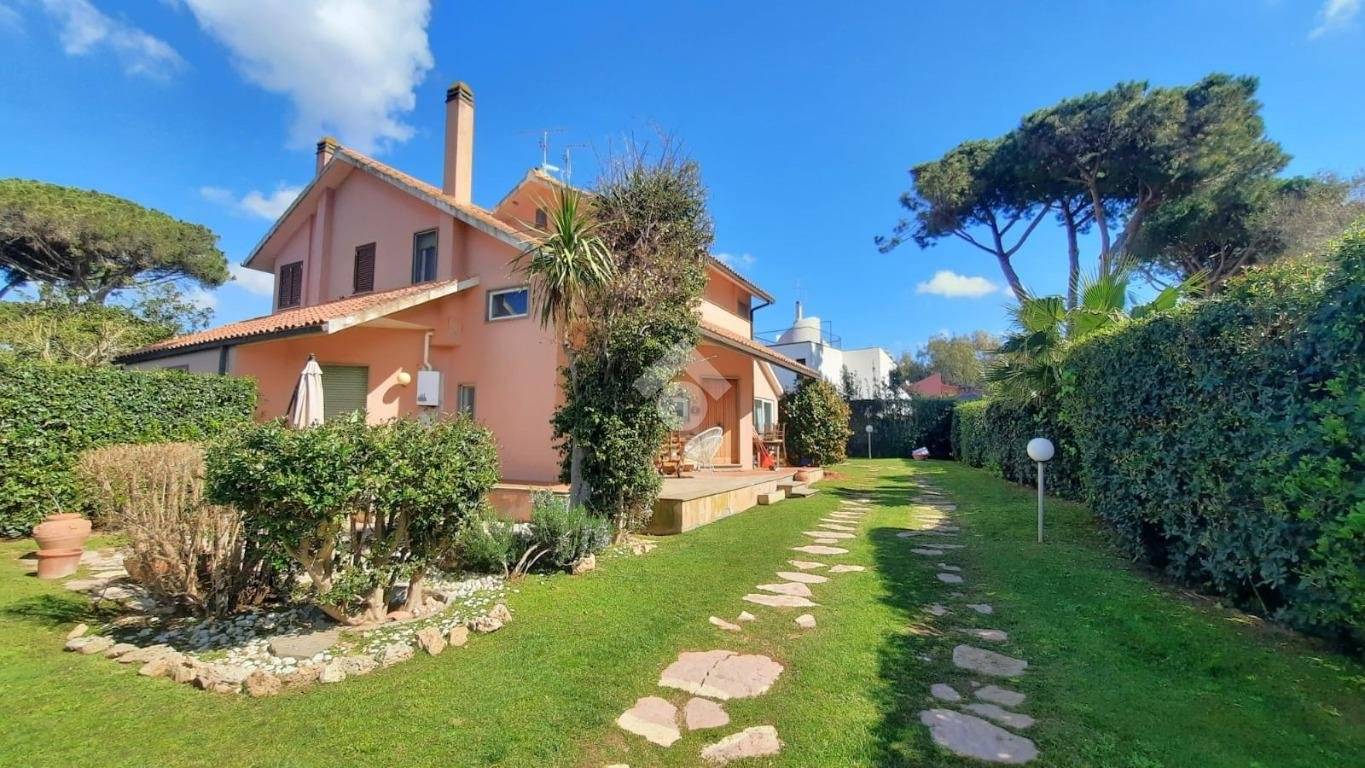 3 bedrooms Villa in Tarquinia, Italy No. 143794