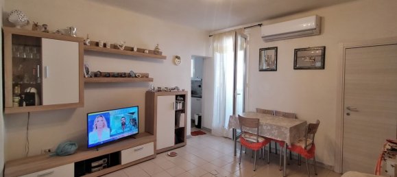 3 rooms Apartment in Bari, Italy No. 124944 2