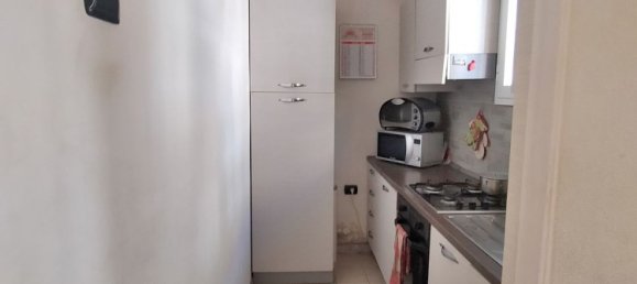 3 rooms Apartment in Bari, Italy No. 124944 4
