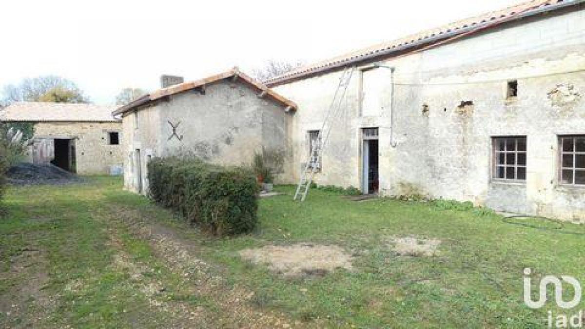 3 bedrooms House in Ayron, France No. 27832