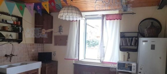 3 rooms Apartment in Livorno, Italy No. 41749 15