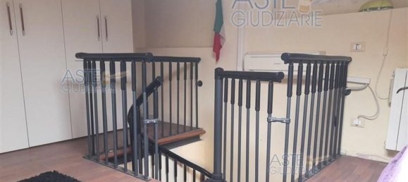 3 rooms Apartment in Livorno, Italy No. 41749 7