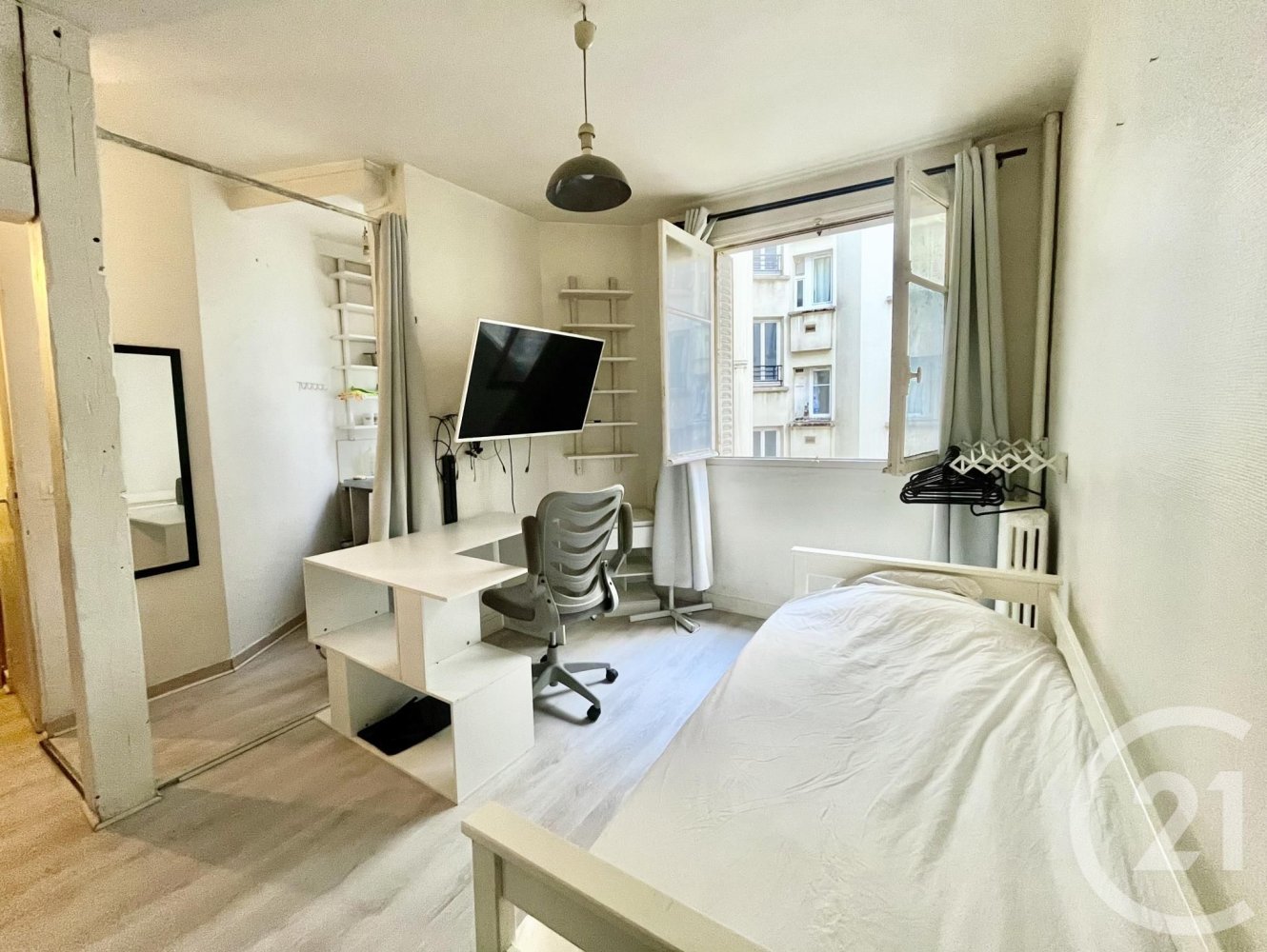 Studio in Boulogne-Billancourt, France No. 151610