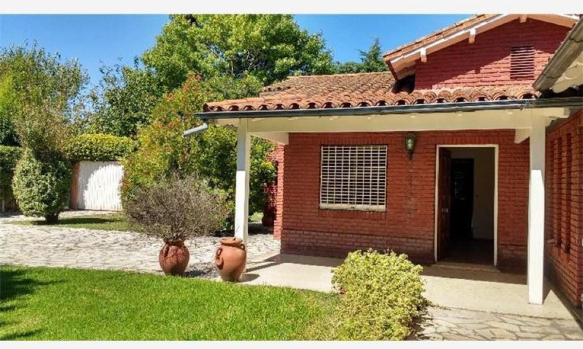 4 bedrooms House in San Miguel, Argentina No. 54252