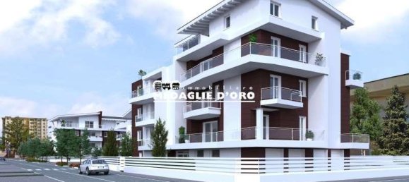 5 rooms Apartment in Modena, Italy No. 153608 3