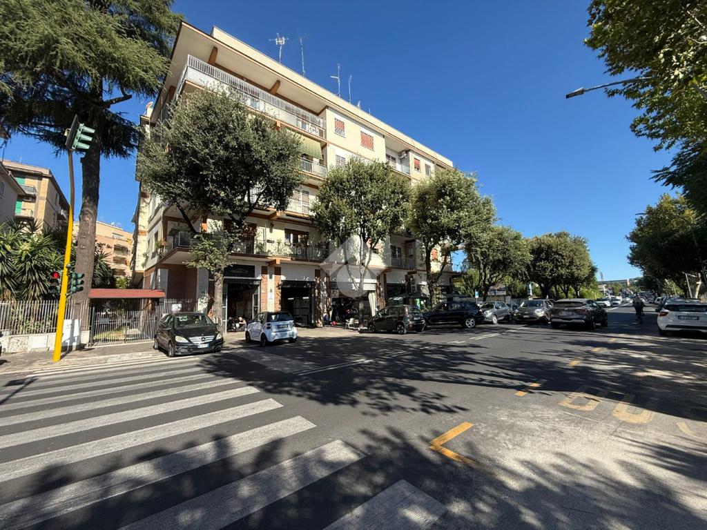 1 room Commercial property in Rome, Italy No. 353962