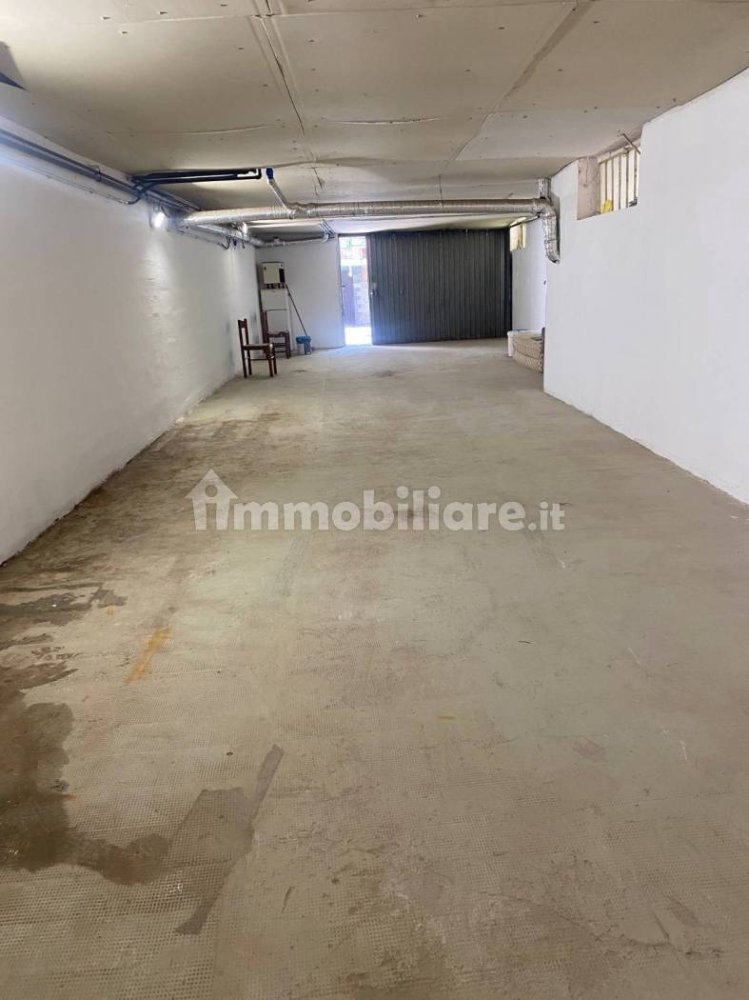 110m² Garage in Diano Marina, Italy No. 355501