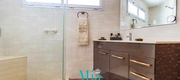 5 bedrooms Villa in Alicante, Spain No. 93584 16