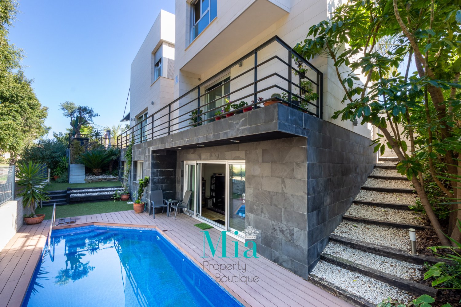 5 bedrooms Villa in Alicante, Spain No. 93584