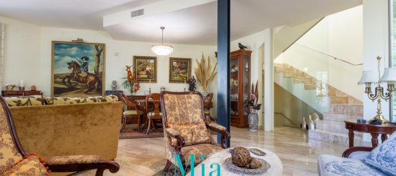 5 bedrooms Villa in Alicante, Spain No. 93584 24