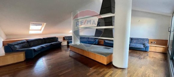 2-salle Appartement à Como, Italy No. 269380 16