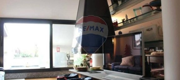 2-salle Appartement à Como, Italy No. 269380 8