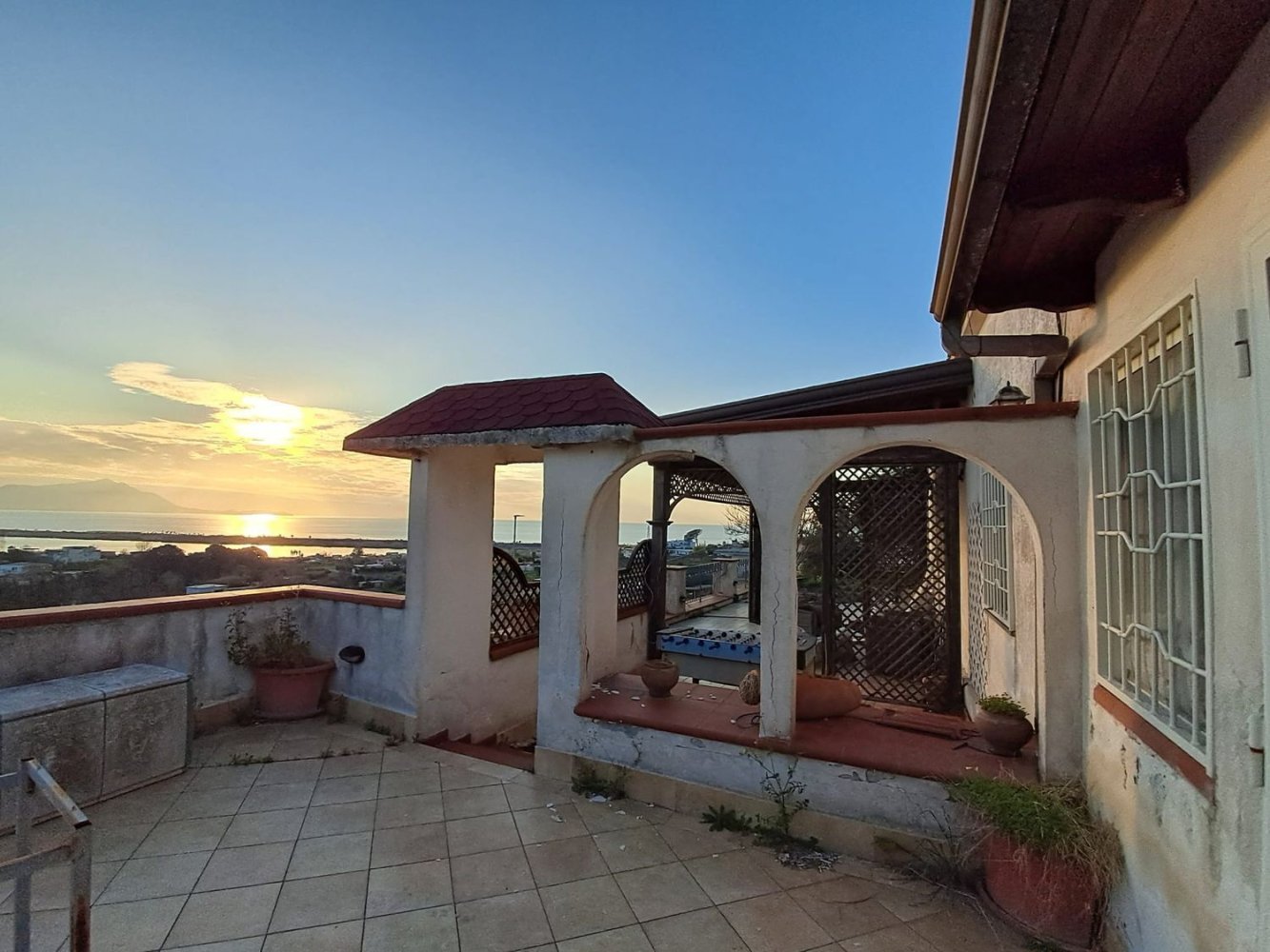 Villa de 4 habitaciónes en Bacoli, Italy No. 78972