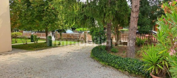 5 bedrooms Villa in Finale Emilia, Italy No. 381260 2