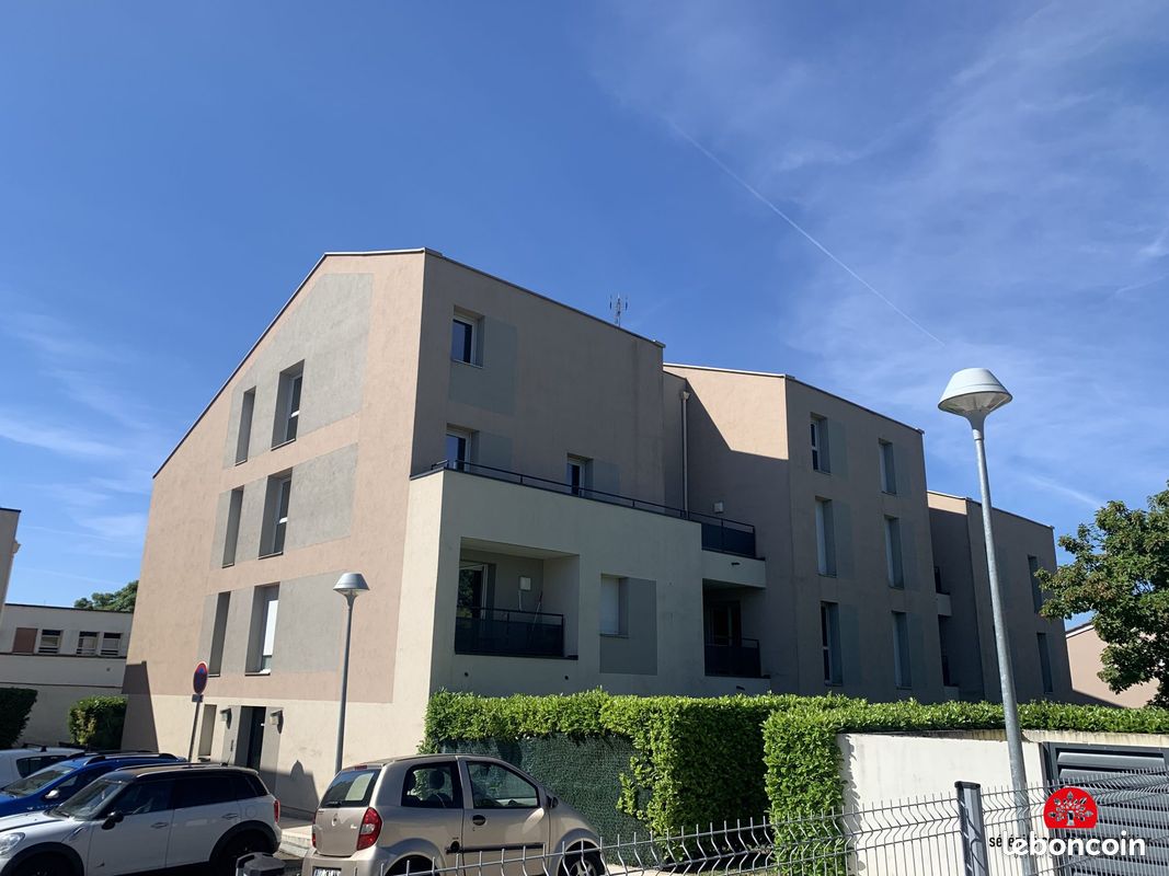 Apartamento de 4 dormitorios en Civrieux, France No. 343457