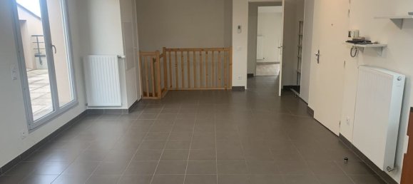 Apartamento de 4 dormitorios en Civrieux, France No. 343457 2
