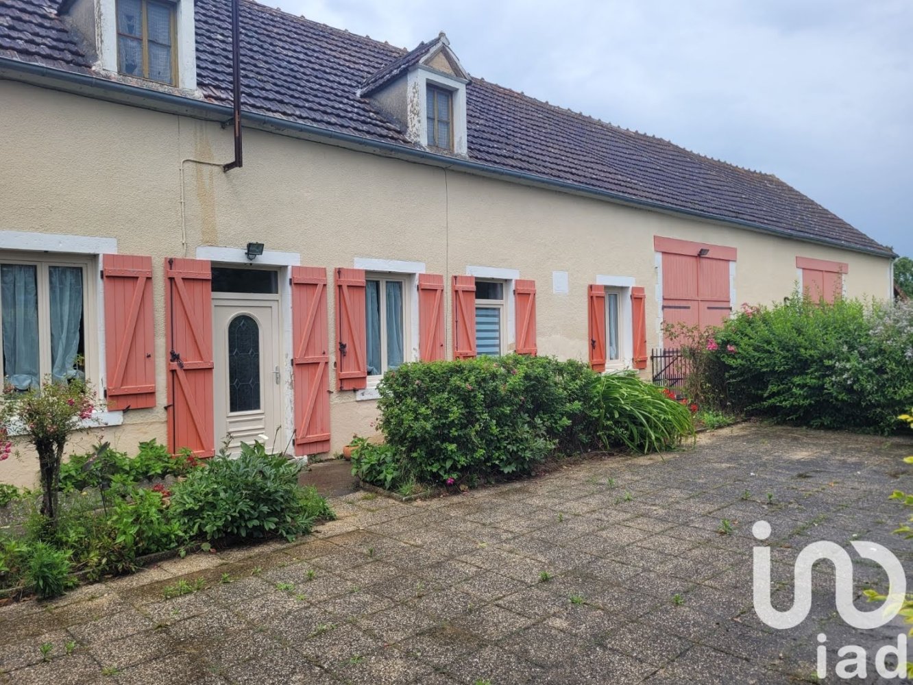 2 bedrooms House in Saint-Pierre-les-Etieux, France No. 266978