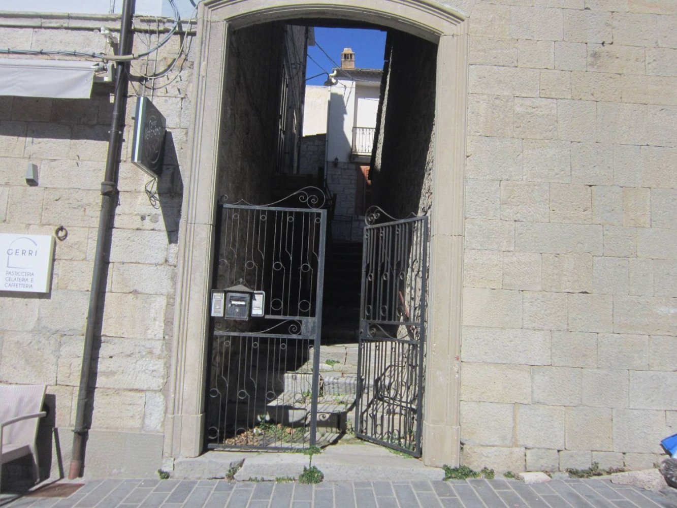 Коммерческая недвижимость 110м² в Аньоне, Италия № 312074