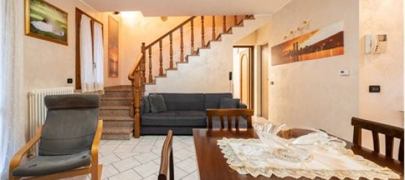 2 bedrooms Villa in Poviglio, Italy No. 289476 6